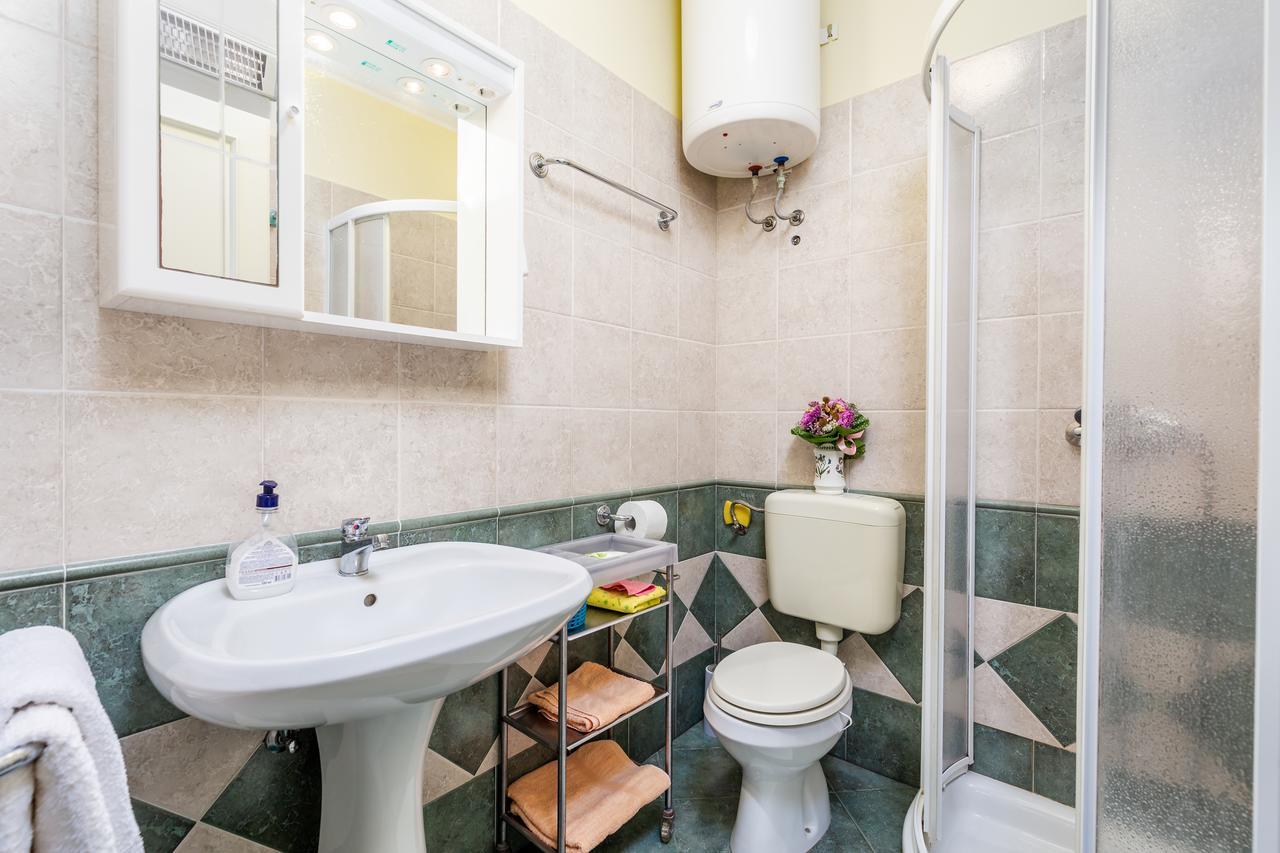 Rona Apartments Ani Ičići Dış mekan fotoğraf