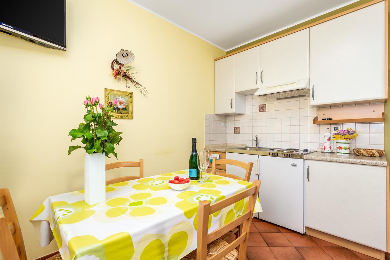Rona Apartments Ani Ičići Dış mekan fotoğraf