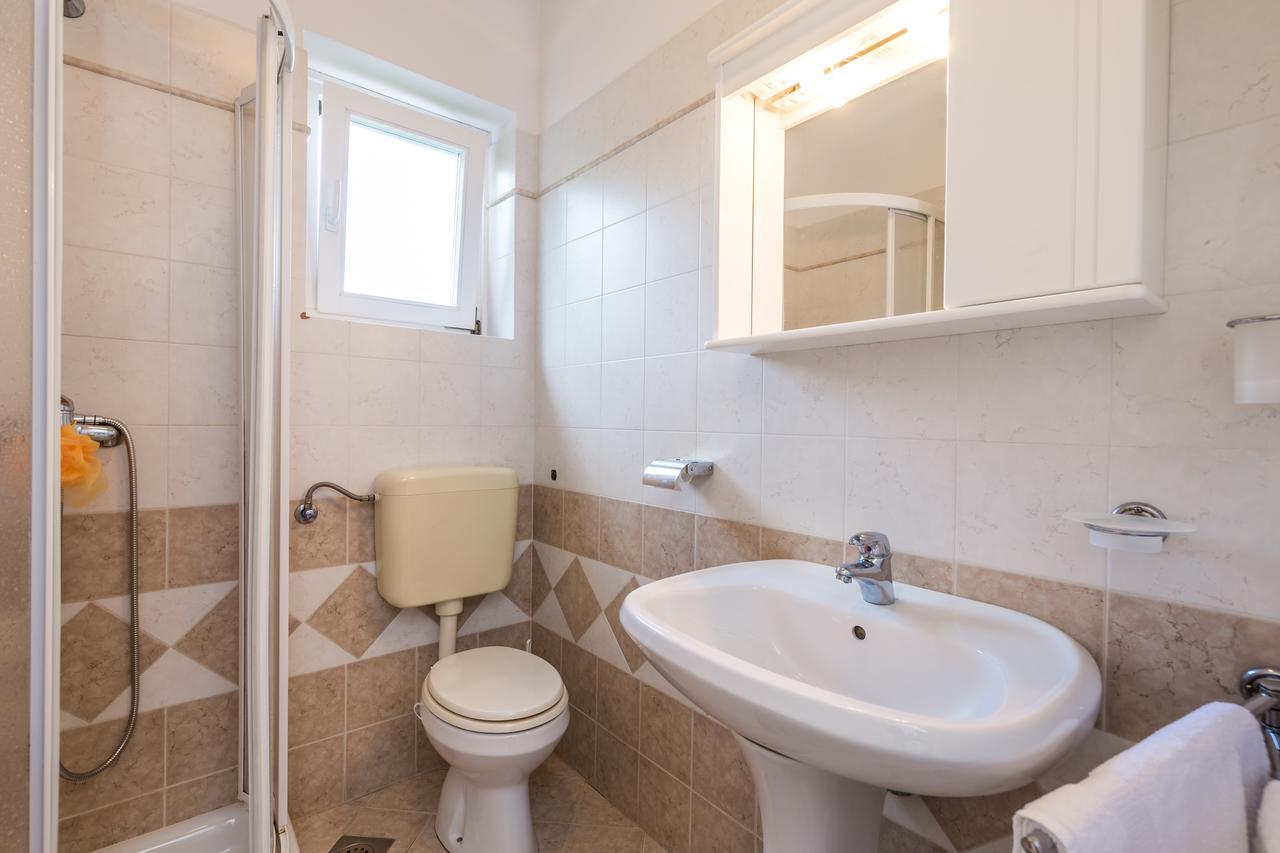 Rona Apartments Ani Ičići Dış mekan fotoğraf